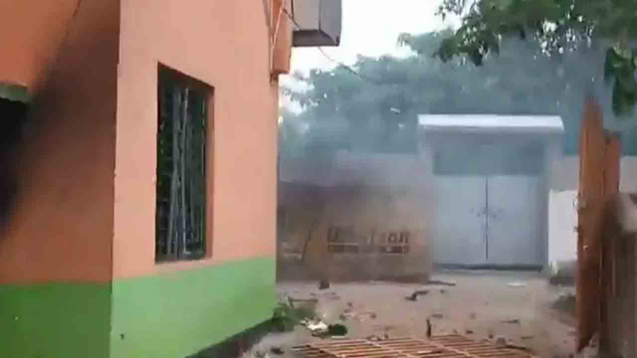 హౌరాలో బీజేపీ కార్యాలయానికి నిప్పు… ఆర్మీని పంపాలని ఆ పార్టీ డిమాండ్‌