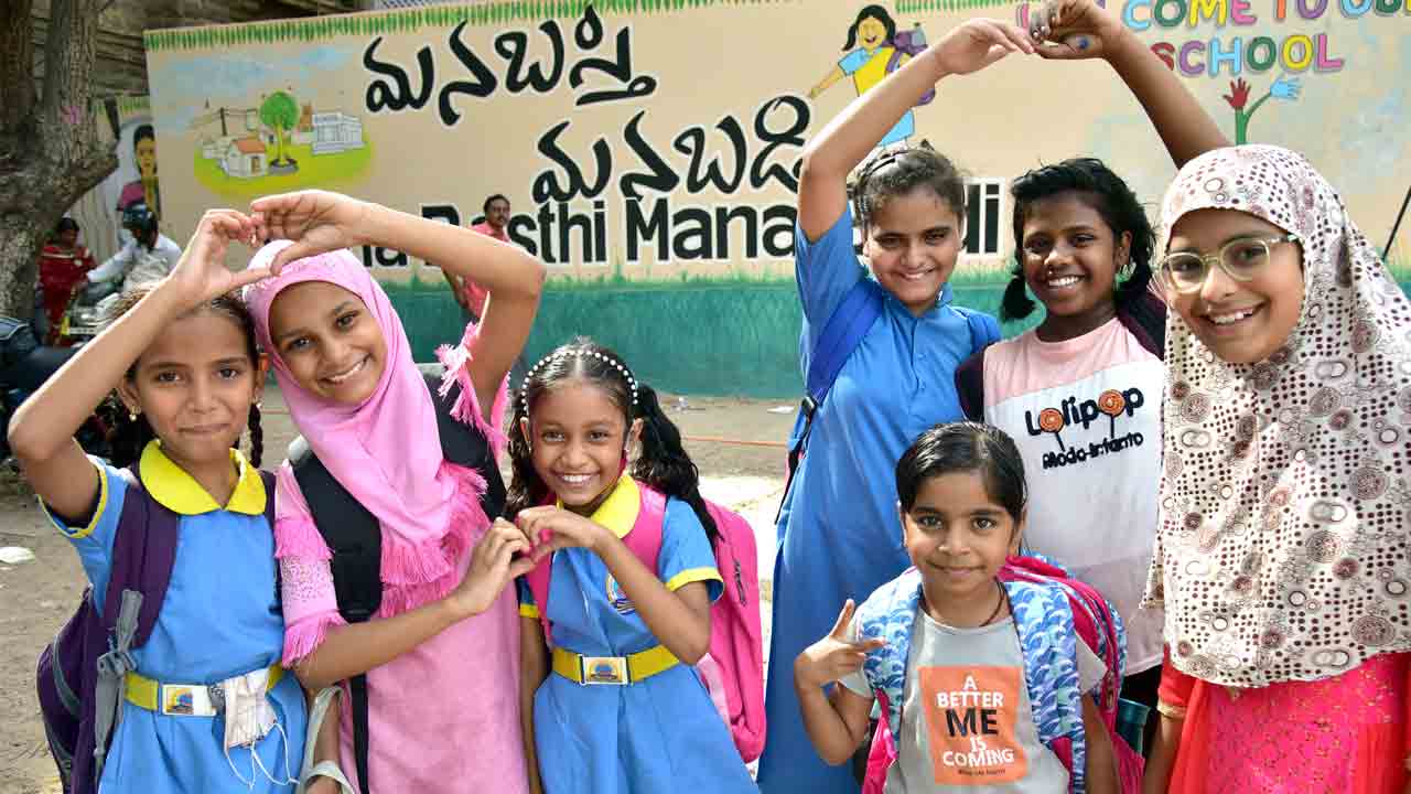 మోగిన బడిగంట