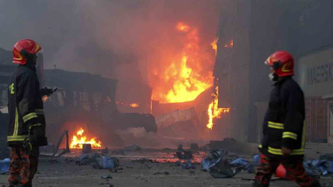 చిట్టగాంగ్‌ కంటైనర్‌ డిపోలో ఘోర అగ్నిప్రమాదం.. 35 మంది మృతి