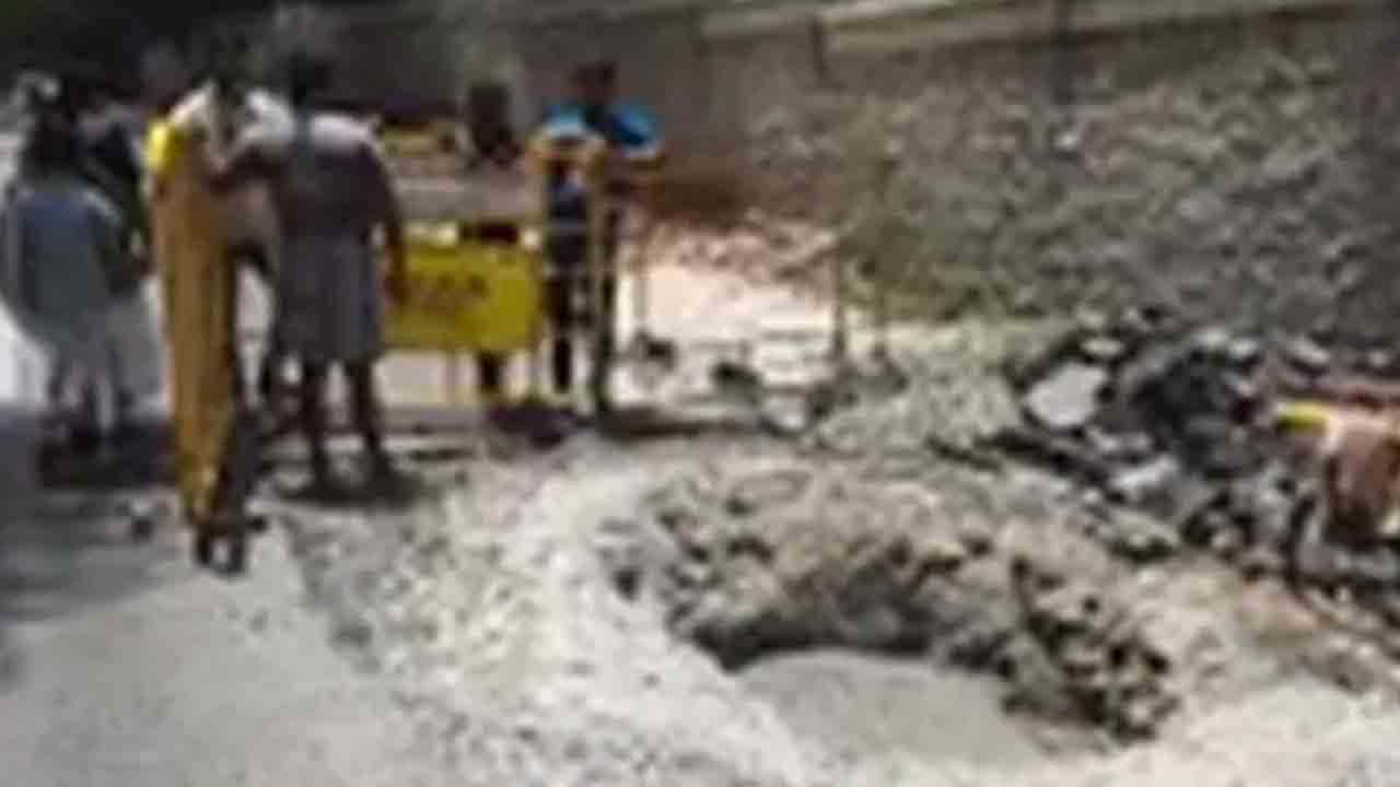 మోదీ రాక కోసం కోట్లు ఖ‌ర్చుపెట్టి రోడ్లేశారు.. ఒక్క రోజులోనే గుంత‌ల‌మ‌యం