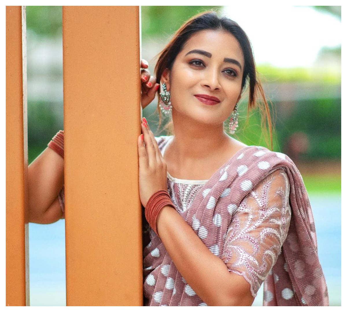 Bhanu Shree | చీర‌లో భానుశ్రీ‌ హొయలు..