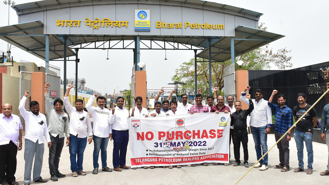 లబ్ధి కోసమే కేంద్ర ప్రభుత్వం బలిచేస్తోంది