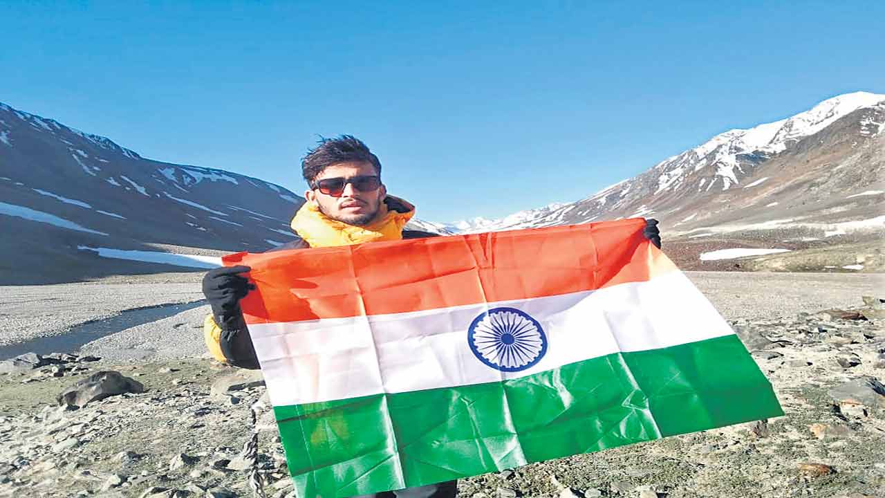 యూనమ్‌ శిఖరంపై యశ్వంత్‌