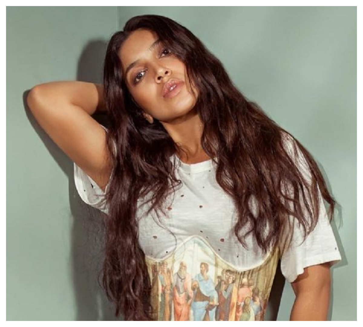 Bhumi Pednekar | మినీ స్క‌ర్ట్‌లో పిచ్చెక్కించిన‌ భూమి ఫడ్నేకర్..