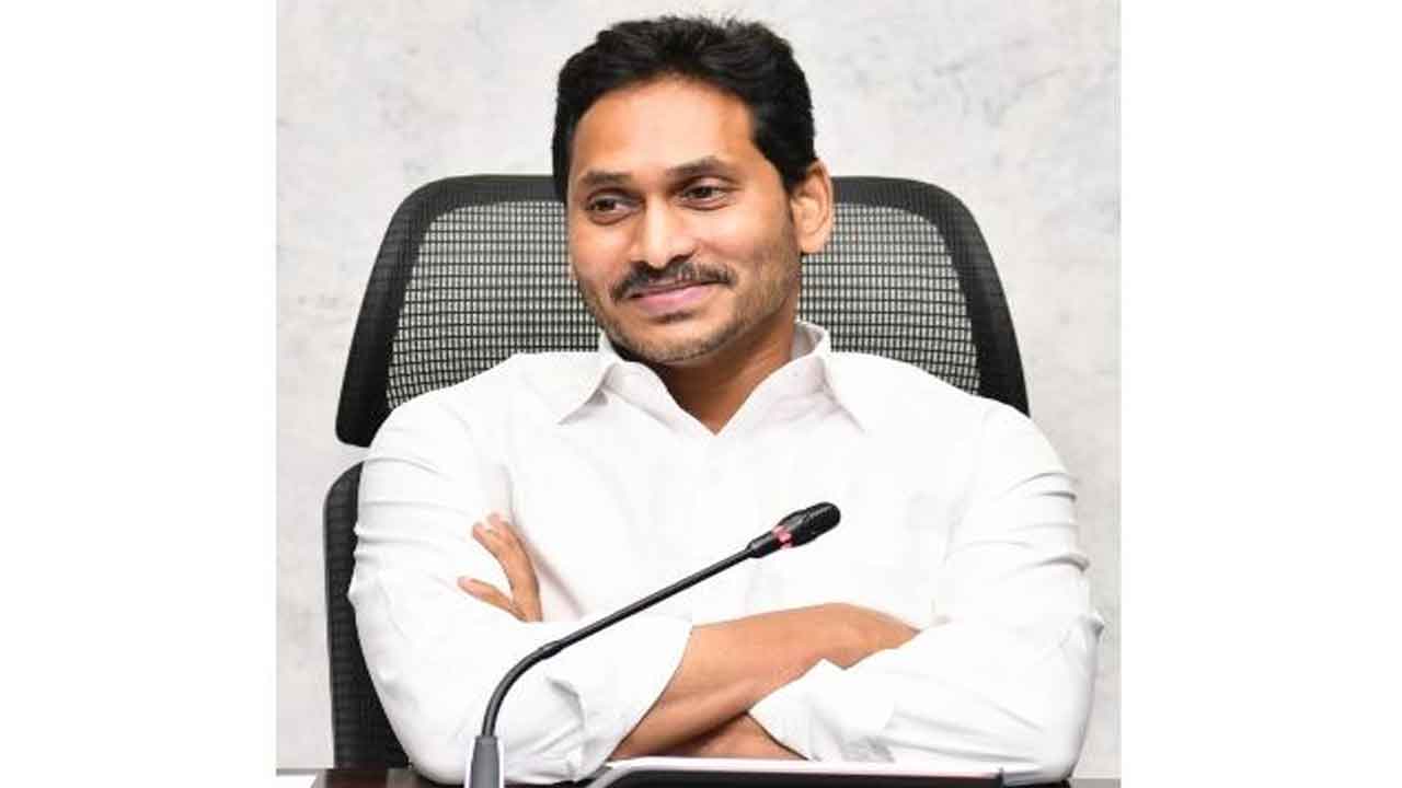 ఏపీకి అప్పులు దొరక్కుండా కుట్రలు జరుగుతున్నాయ్‌: సీఎం జగన్‌