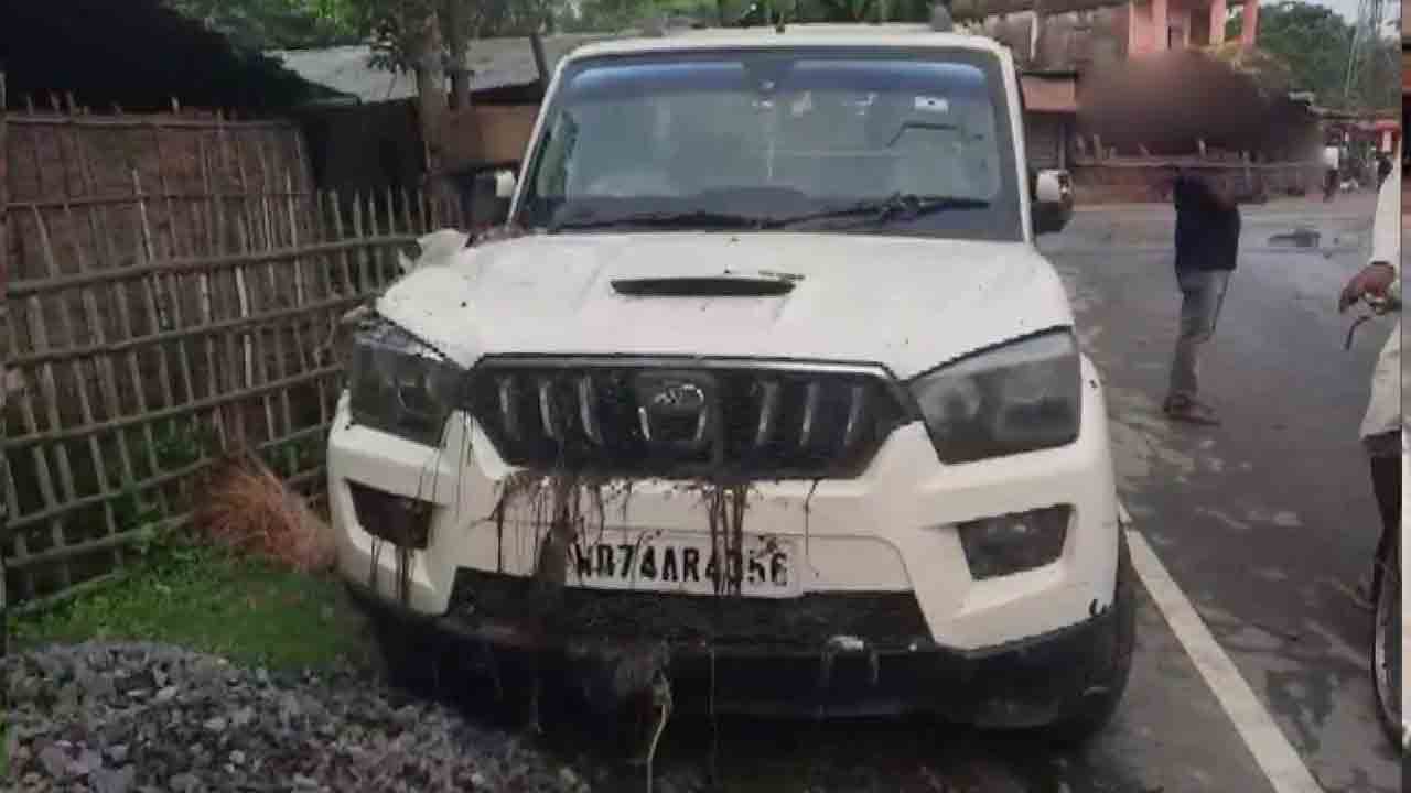 నీటి గుంతలో పడిన కారు.. 8 మంది మృతి