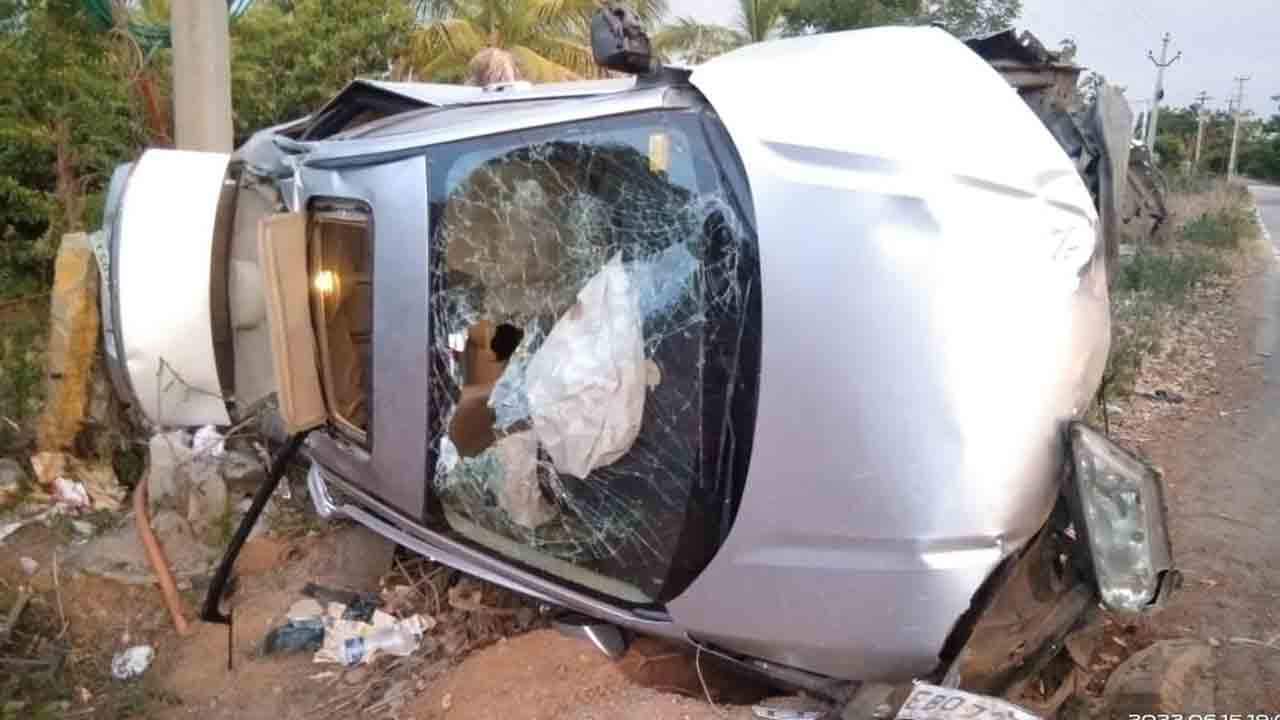 అదుపు తప్పి కారు బోల్తా.. చిన్నారి మృత్యువాత