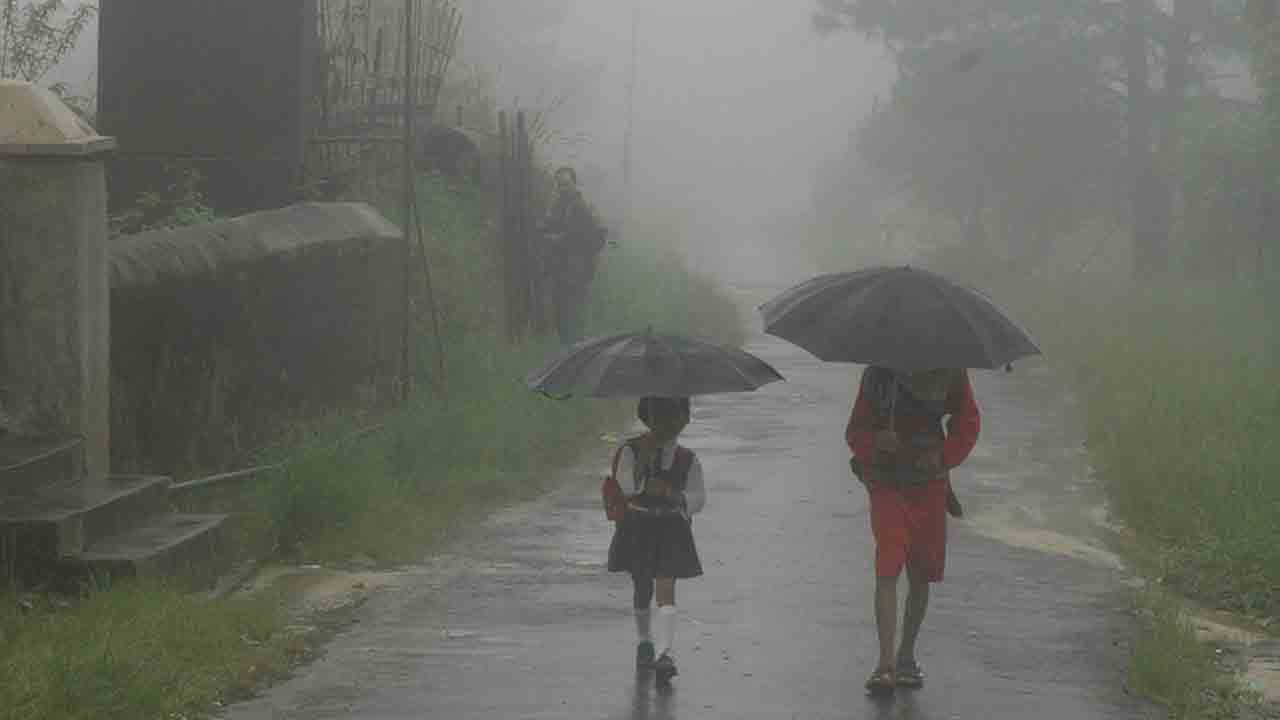 చిరపుంజిలో రికార్డు స్థాయి వర్షాపాతం.. 24 గంటల్లో ఎన్ని మిల్లీ మీటర్లు కురిసిందంటే..!