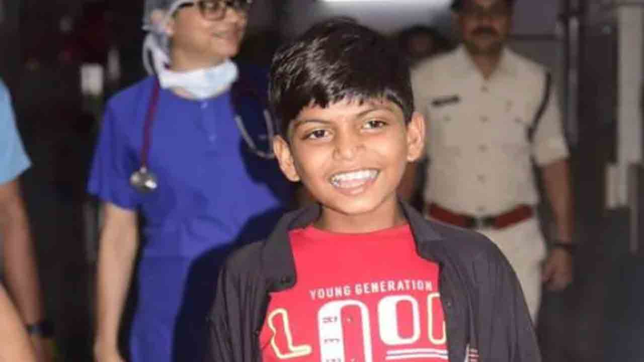 నాలుగున్నర రోజులు బోరుబావిలోనే.. మృత్యుంజయుడు