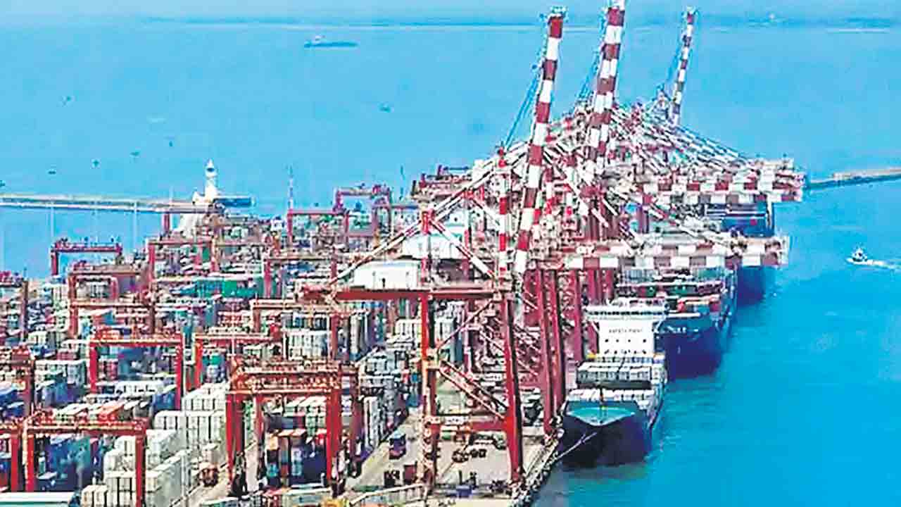 అదానీ కోసం మోదీ సర్కారు రేవుబేరం!