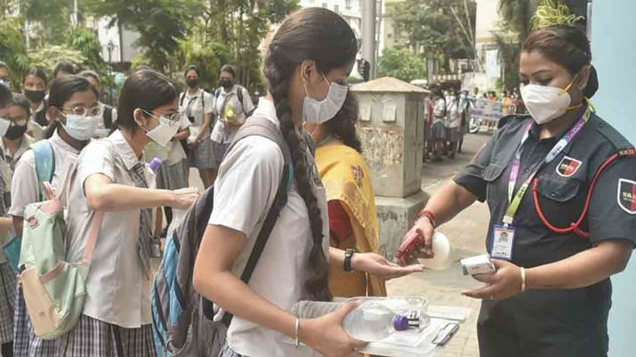బెంగళూరులో 31 మంది విద్యార్థులకు కరోనా
