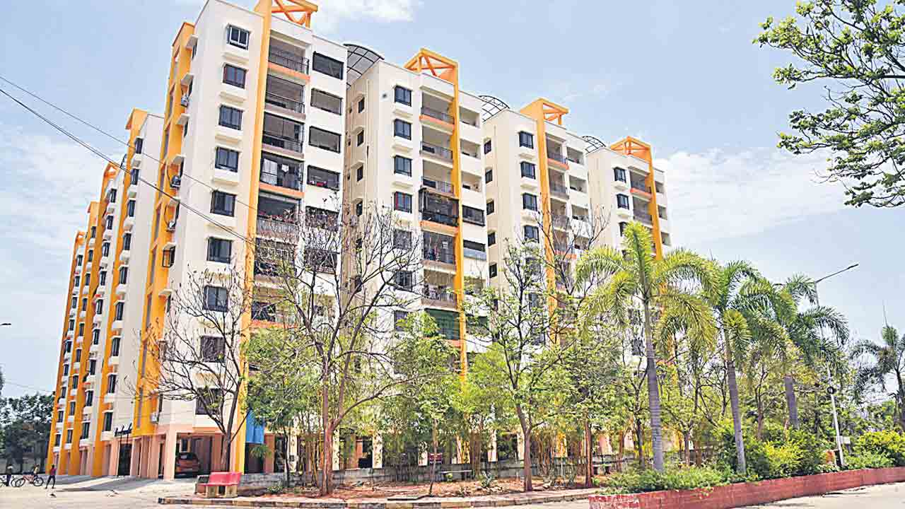 విజయవంతంగా పోచారం ఫ్లాట్ల కేటాయింపు