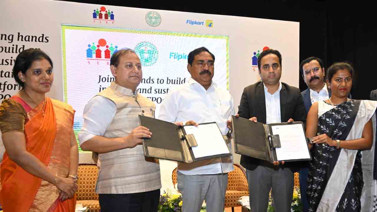 ఆన్‌లైన్‌ రిటైల్‌ వ్యాపారంలోకి మహిళా సంఘాలు.. ఫ్లిప్‌కార్ట్‌తో చారిత్రాత్మక ఒప్పందం