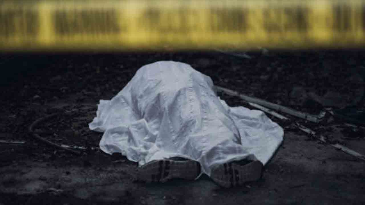 మొబైల్ గేమ్స్‌ ఆడటాన్ని అడ్డుకున్న తల్లి… రైలు ముందు దూకి బాలుడు ఆత్మహత్య