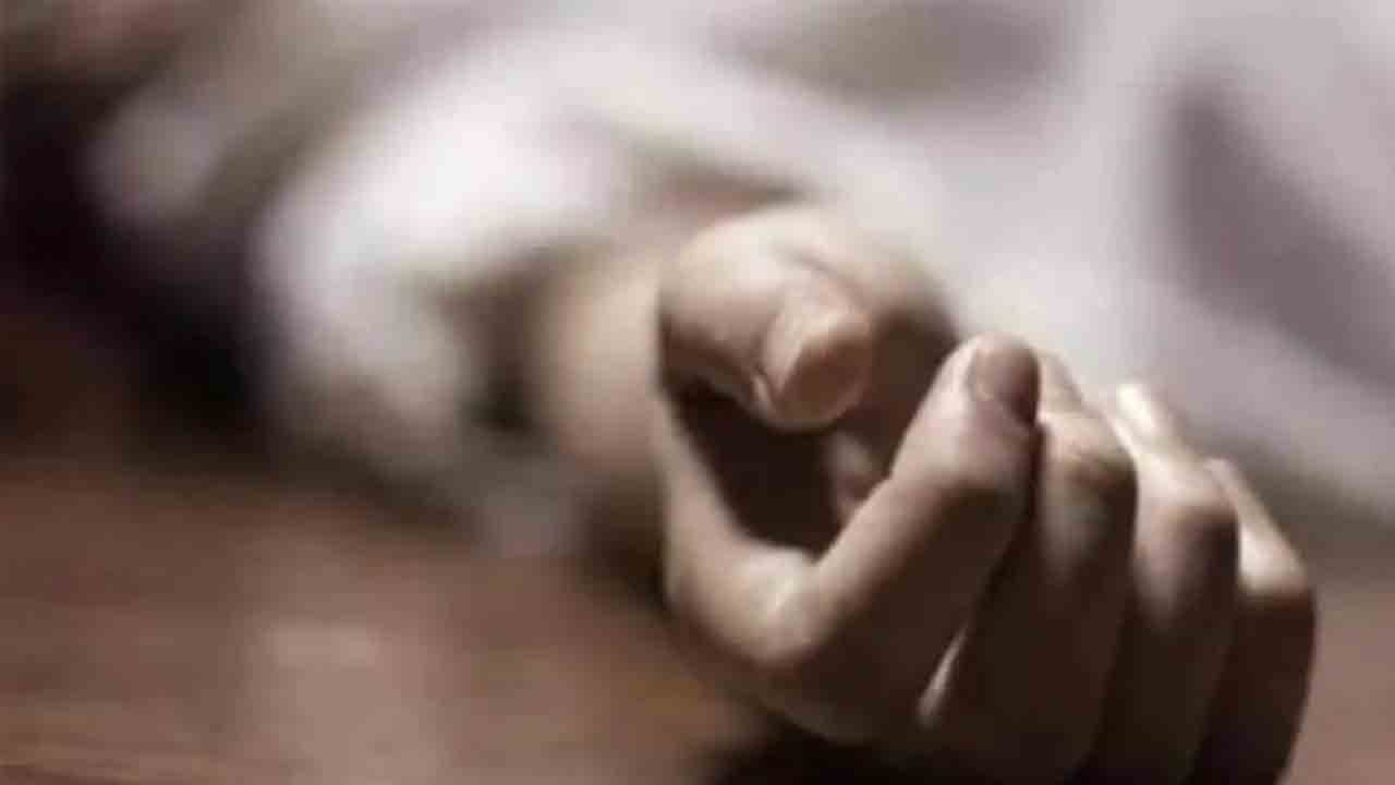 నిజామాబాద్‌ పశుగణాభివృద్థి సంస్థ ఏడీ ఆత్మహత్య