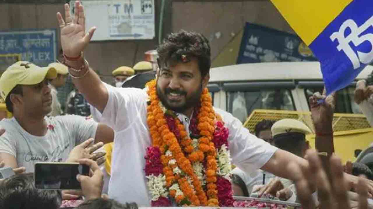 ఢిల్లీ ఉప ఎన్నికల్లో ఆప్‌ అభ్యర్థి దుర్గేష్‌ పాఠక్‌ విజయం
