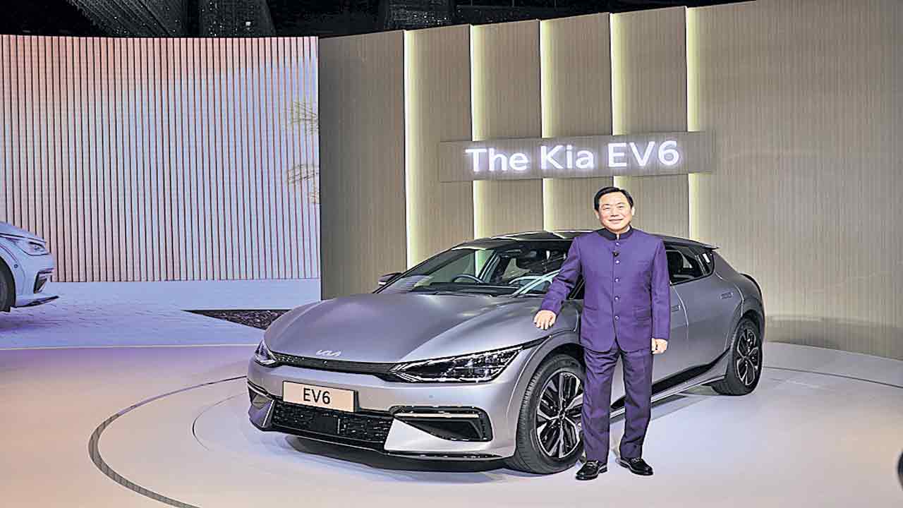 ఒక్కసారి చార్జింగ్‌తో 528 కిలోమీటర్లు.. కియా ఈవీ ఆగయా