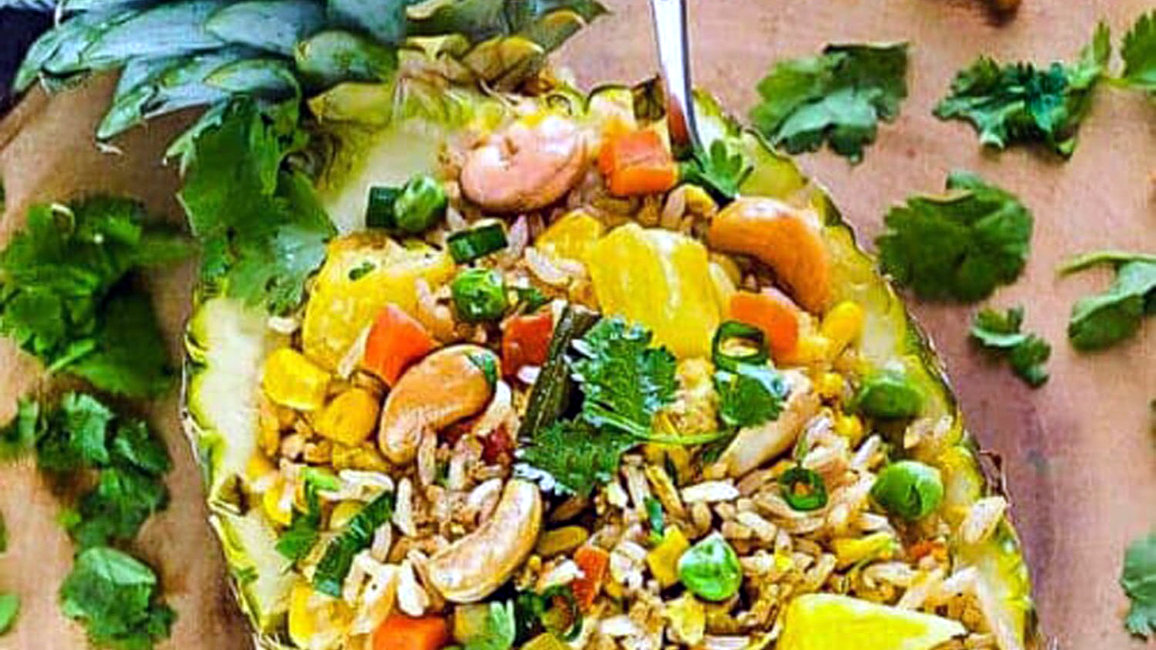 Pineapple Fried Rice Recipe |  థాయి స్టైల్‌ పైనాపిల్ ఫ్రైడ్ రైస్ ఇలా చేసి చూడండి