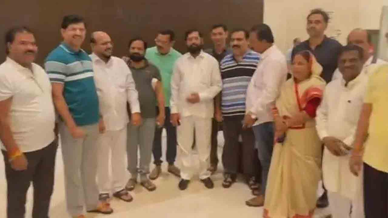 ఏక్‌నాథ్‌ శిభిరానికి మరో నలుగురు ఎమ్మెల్యేలు..