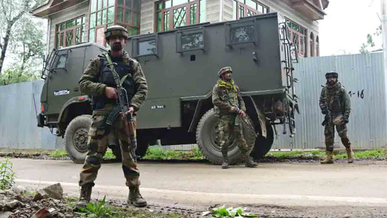 కుప్వారాలో ఉగ్రవాది హతం.. ఒకరి అరెస్ట్‌