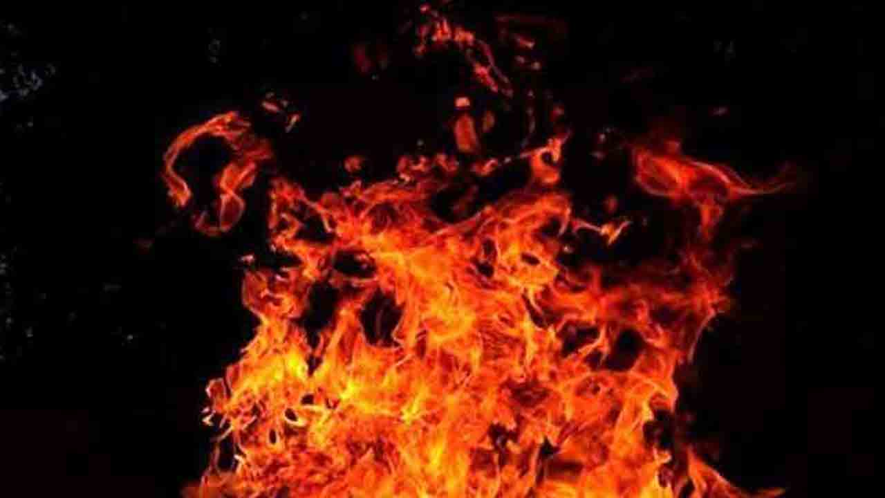 తప్పిన ముప్పు.. నానక్‌రామ్‌గూడలో అర్ధరాత్రి అగ్నిప్రమాదం