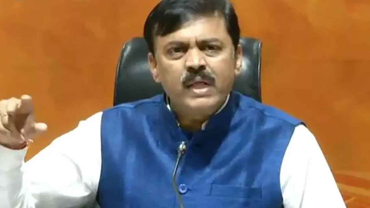 ఏపీ బీజేపీ చీఫ్‌ సోము వీర్రాజుపై కేసులను ఖండించిన జీవీఎల్