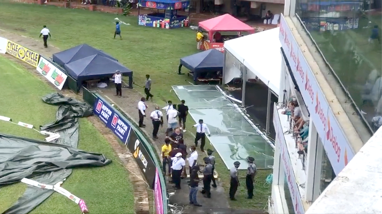 Galle | గాలేలో గాలివాన బీభత్సం.. కూలిన స్టాండ్.. లంక-ఆసీస్ టెస్టుకు అంతరాయం