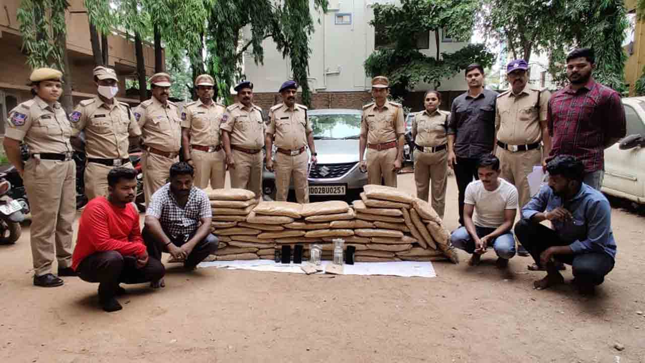 మేడ్చ‌ల్‌లో 125 కిలోల గంజాయి స్వాధీనం.. న‌లుగురు అరెస్ట్