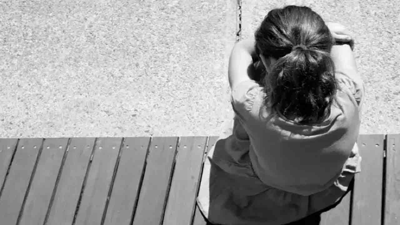 భర్త మరణంతో ఇద్దరు కుమార్తెలను అమ్మేసిన తల్లి… నాలుగేళ్ల తర్వాత విముక్తి