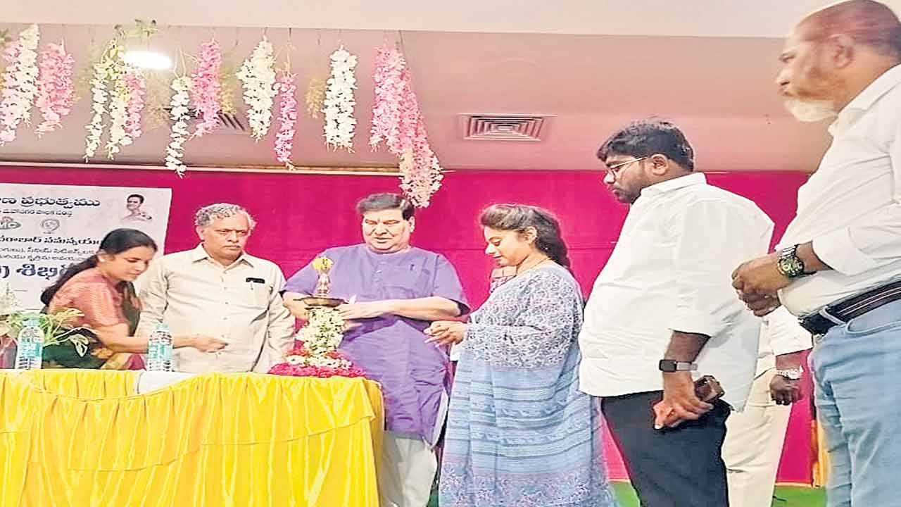 దివ్యాంగులు ఆత్మ విశ్వాసంతో ముందడుగు వేయాలి