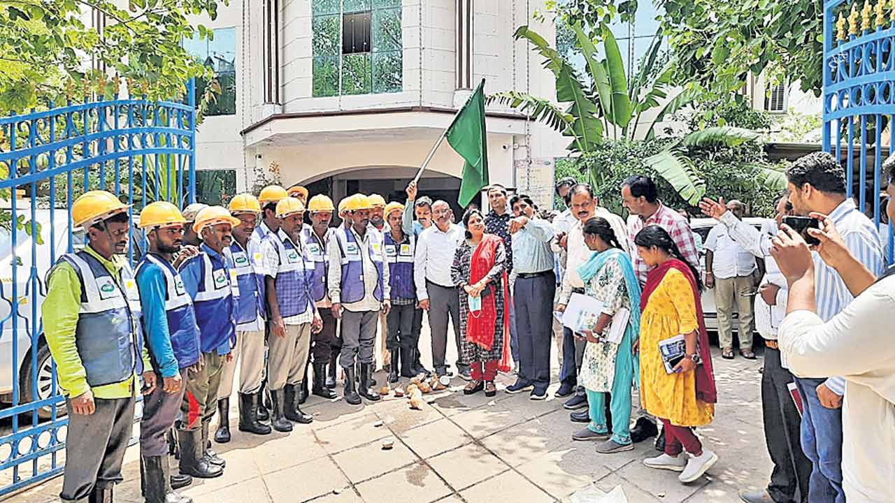 నిరంతరం నిఘా