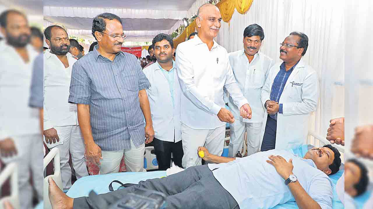 రక్తదాతలు.. ప్రాణదాతలు