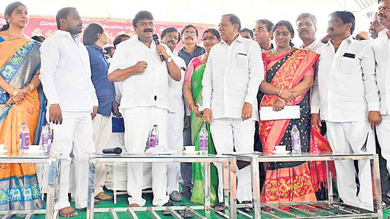 ఎల్లమ్మ కల్యాణాన్ని విజయవంతం చేయాలి