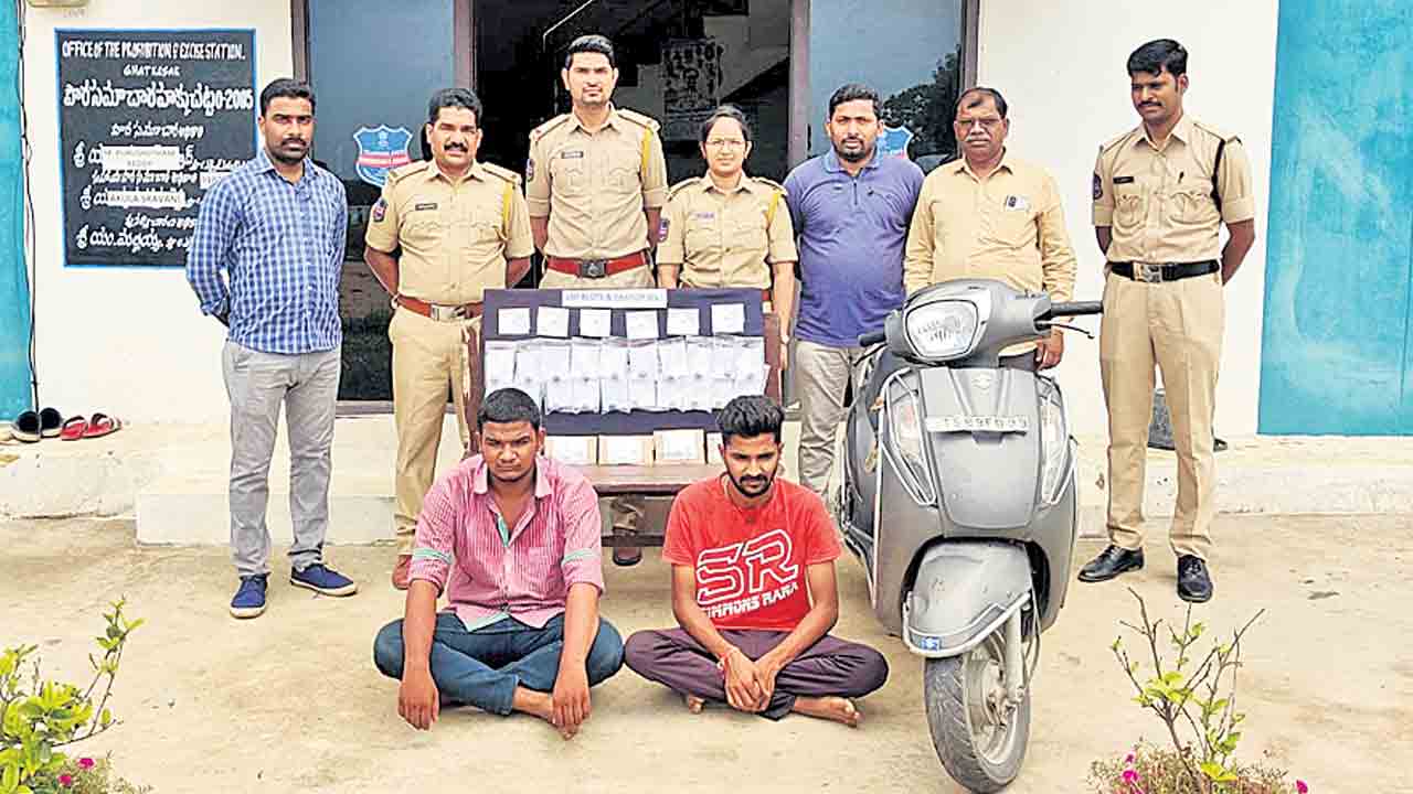 ఆశిష్‌ ఆయిల్‌ విక్రేతలు అరెస్టు