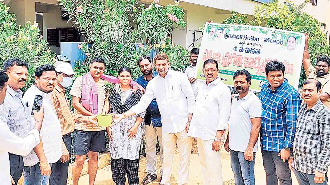 ప్రగతి బాటలో పట్టణాలు