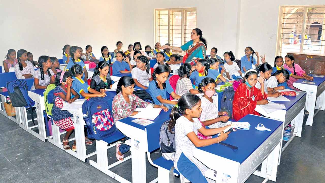 ప్రభుత్వ పాఠశాలల్లో అడ్మిషన్లు ఫుల్‌
