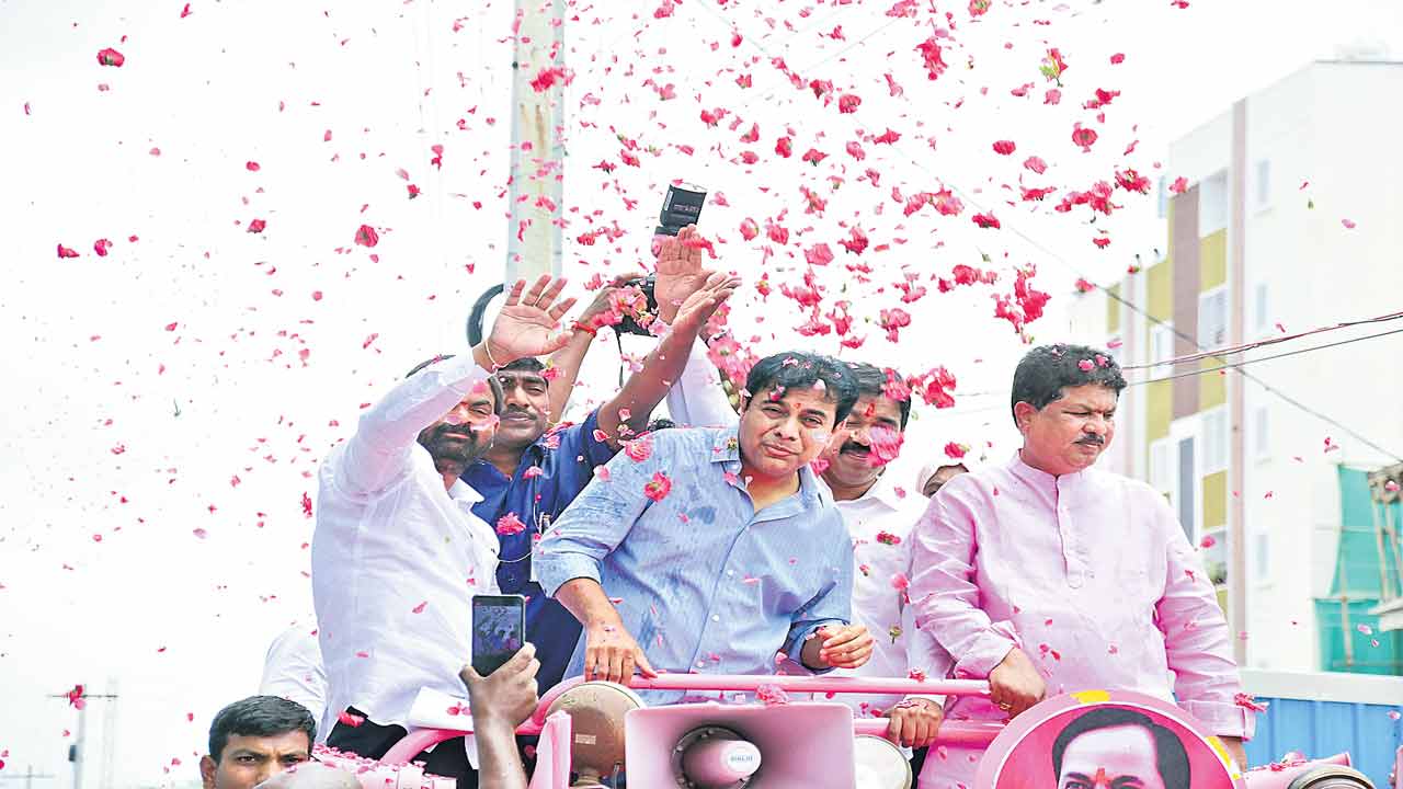 వసతులు కల్పిస్తూబాధలు తప్పిస్తున్నాం