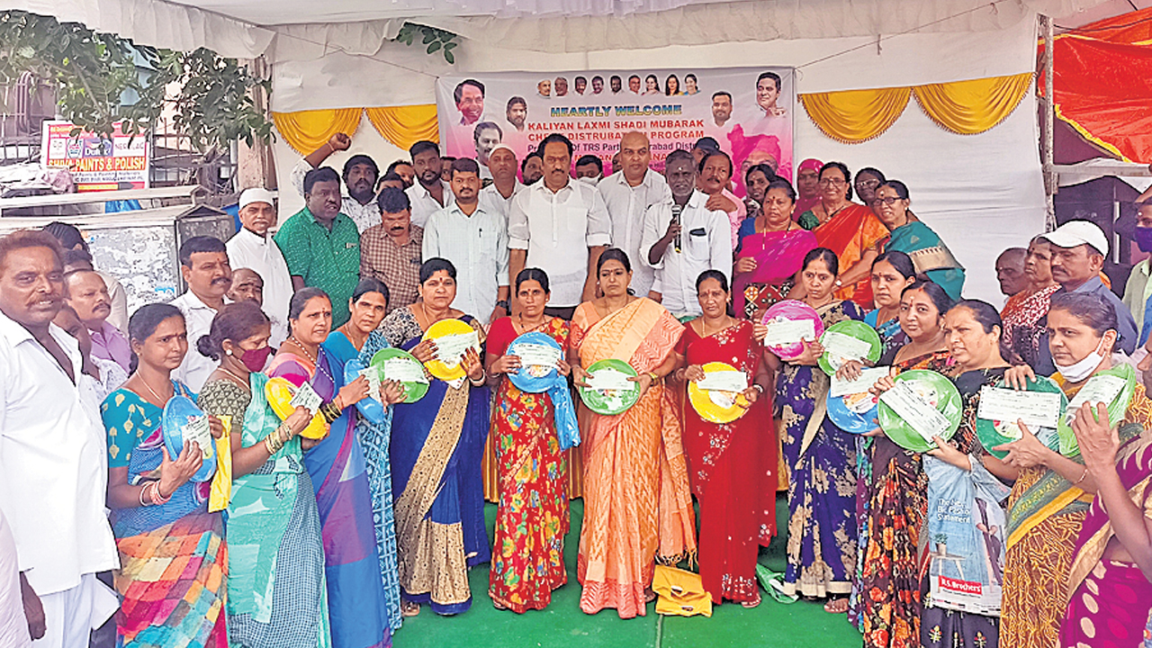 పేదలకు బాసటగా ప్రభుత్వ పథకాలు