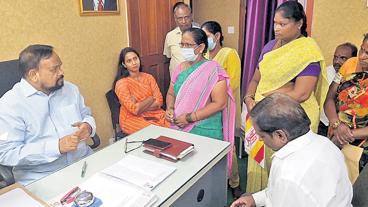 సమస్యల పరిష్కారానికి నిరంతరం కృషి