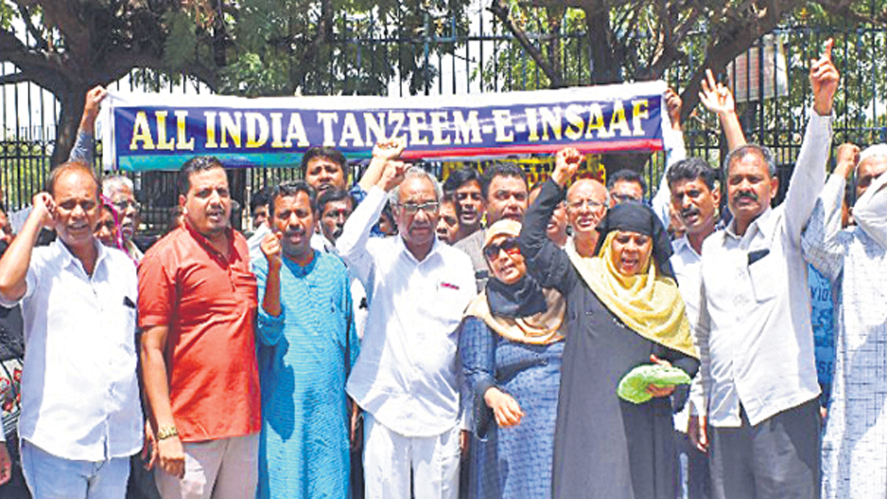 మోదీ, యోగి ‘ద్వేషపూరిత రాక్షసులు’గా మారారు