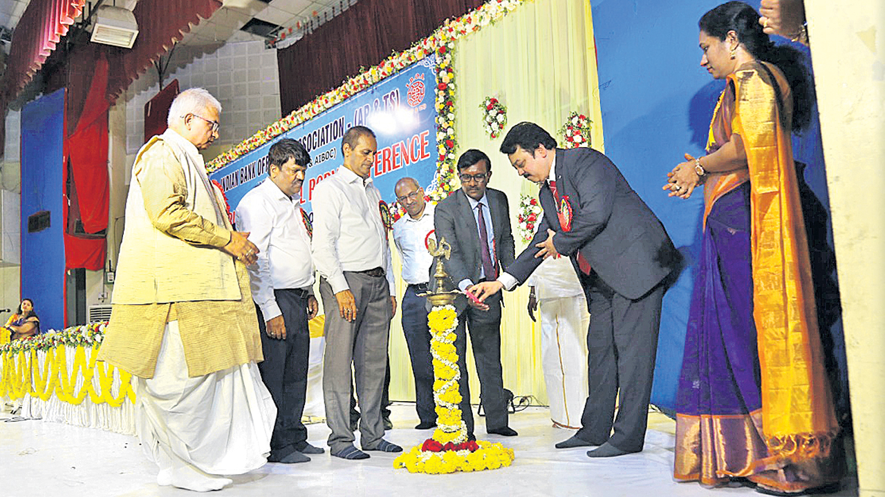 బ్యాంకింగ్‌ రంగంలో అందరికీ ఉపయోగపడేలా కార్యకలాపాల విస్తరణ