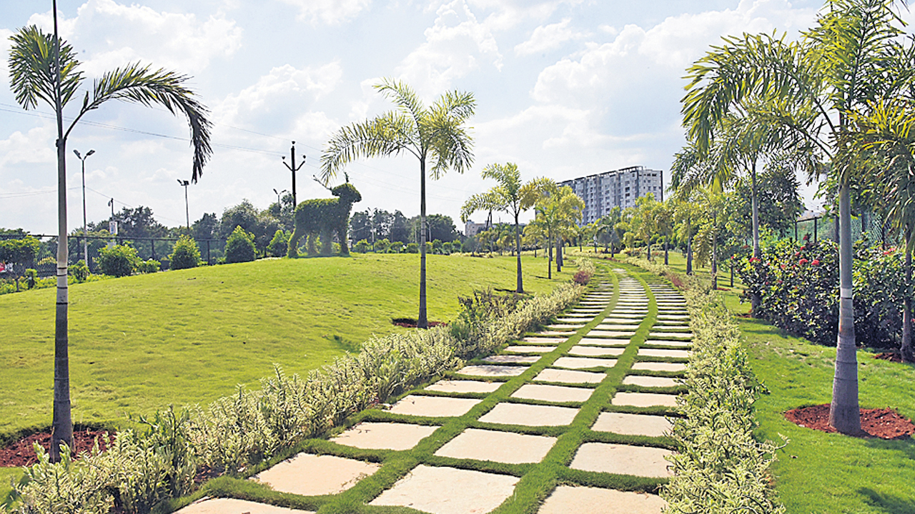 పార్కులకు సరికొత్త హంగులు