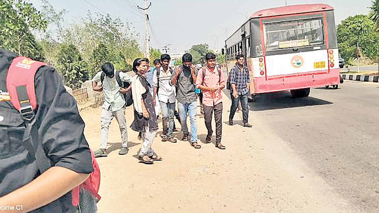 మఫ్టీలో షీటీమ్స్‌..!