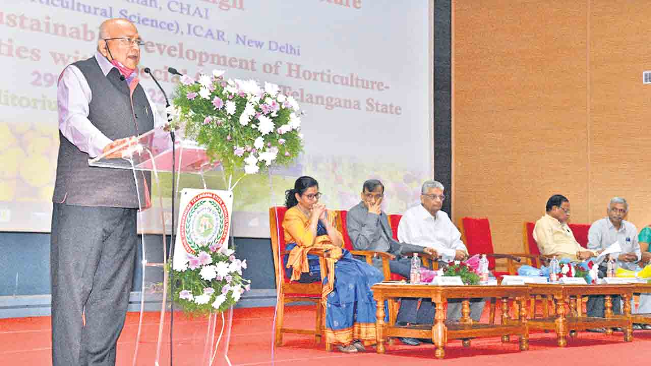 వాతావరణానికి అనుగుణంగా సాగులో మార్పు రావాలి