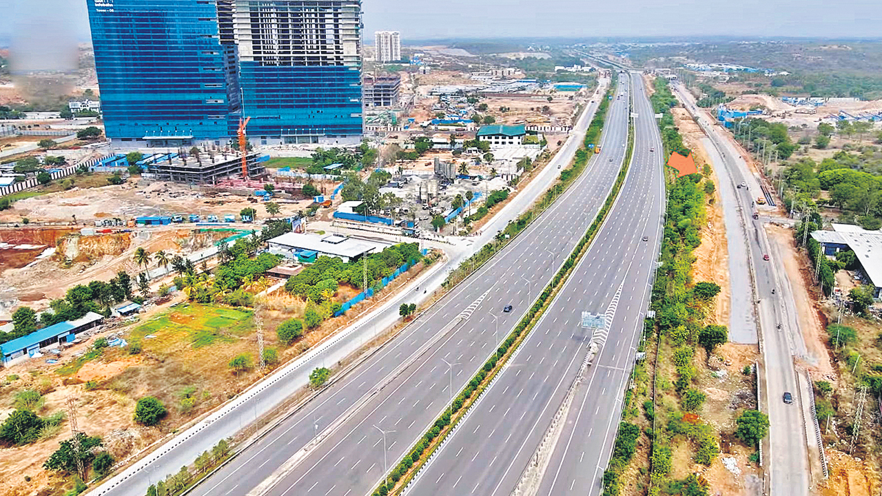 ఓఆర్‌ఆర్‌ సర్వీస్‌ రోడ్ల విస్తరణ