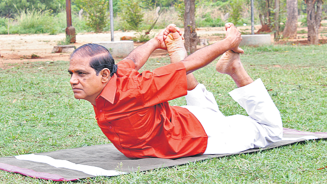 విశ్రాంత ఆచార్యుడి అవిశ్రాంత యోగం