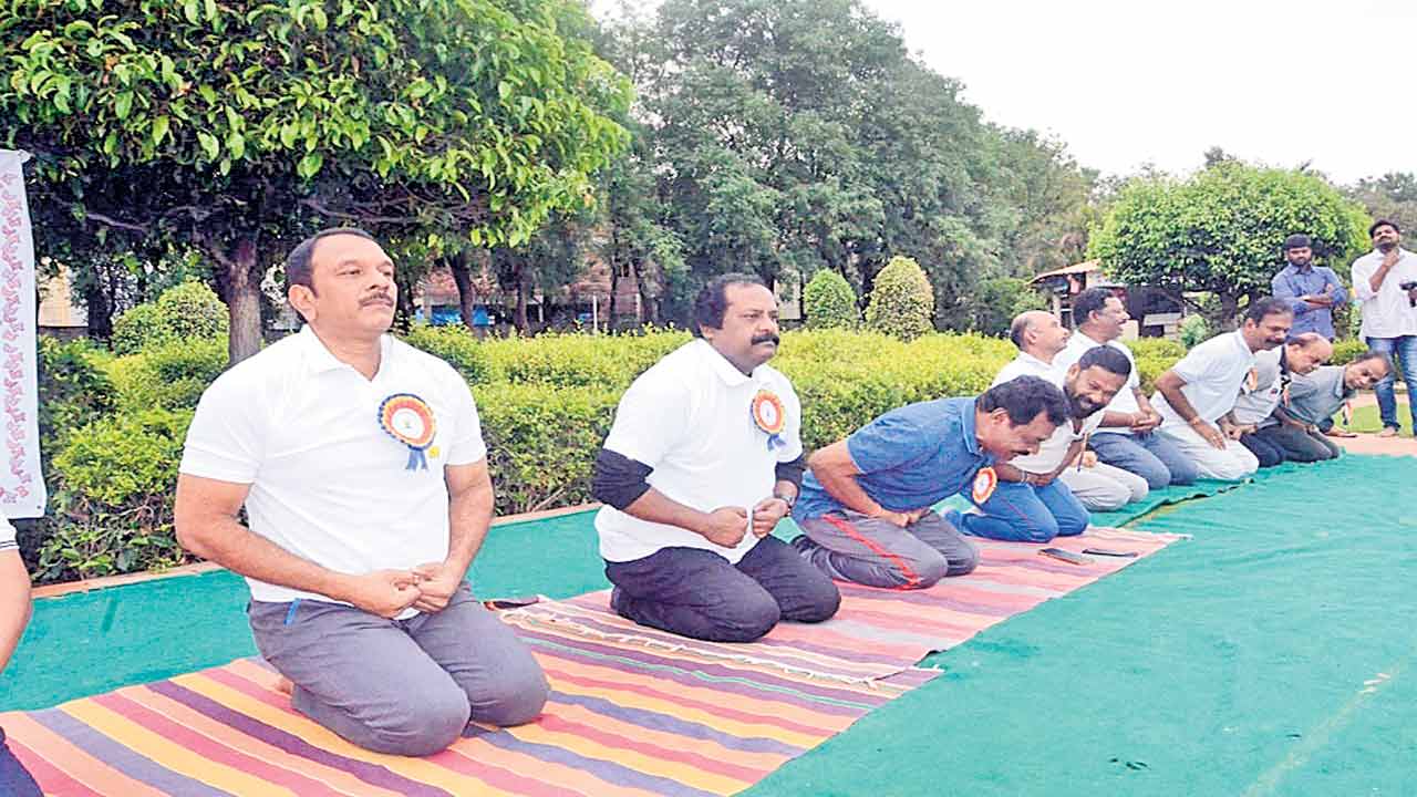 యోగాతో సంపూర్ణ ఆరోగ్యం