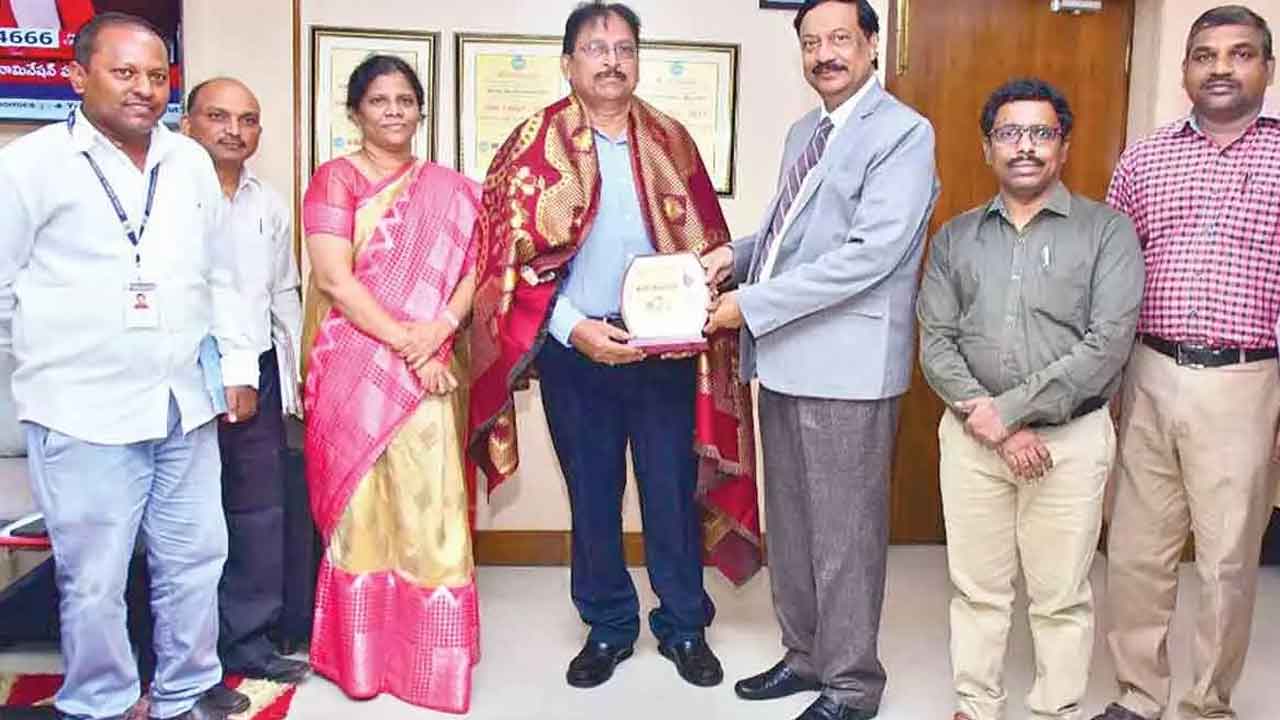 రాజమండ్రిలో హమ్‌ రేడియోపై విద్యార్థులకు అవగాహన