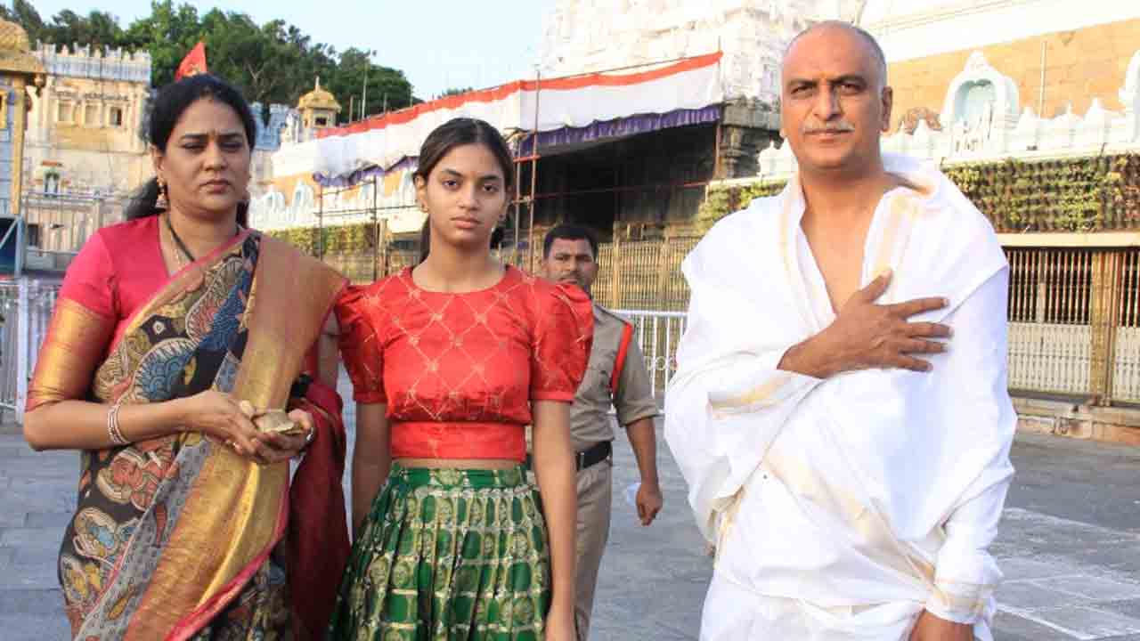 శ్రీనివాసుని సేవలో మంత్రి హరీశ్‌ రావు