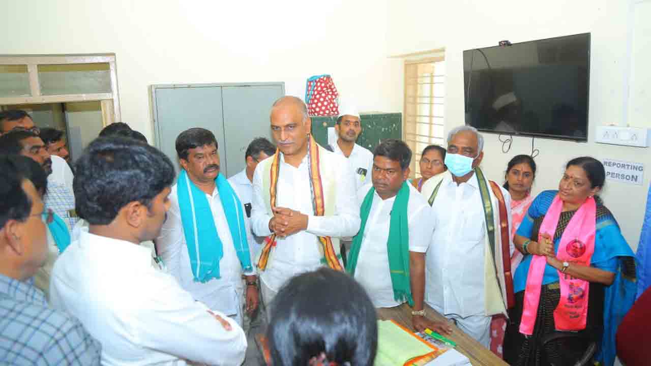 అగ్నిపథ్‌ వద్దన్న యువకులను కాల్చి చంపుతున్నారు: మంత్రి హరీశ్‌ రావు